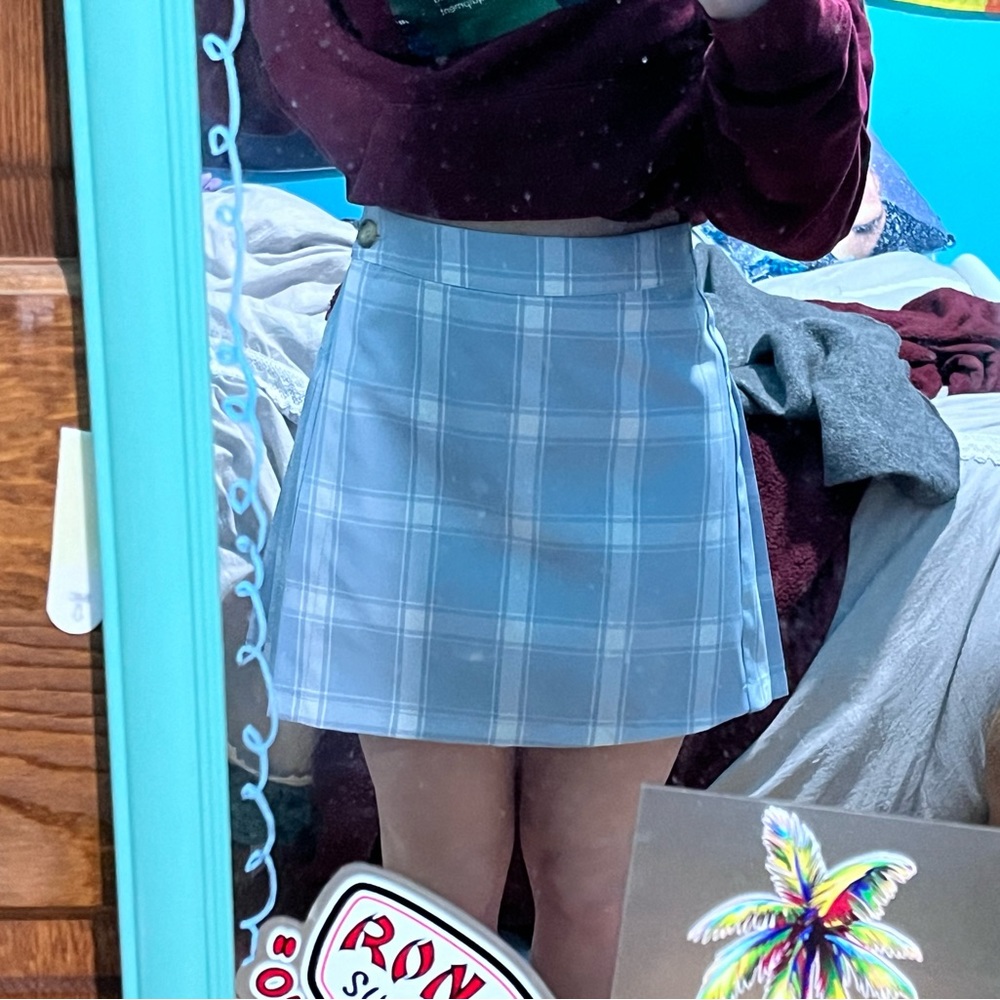 blue pleated skirt